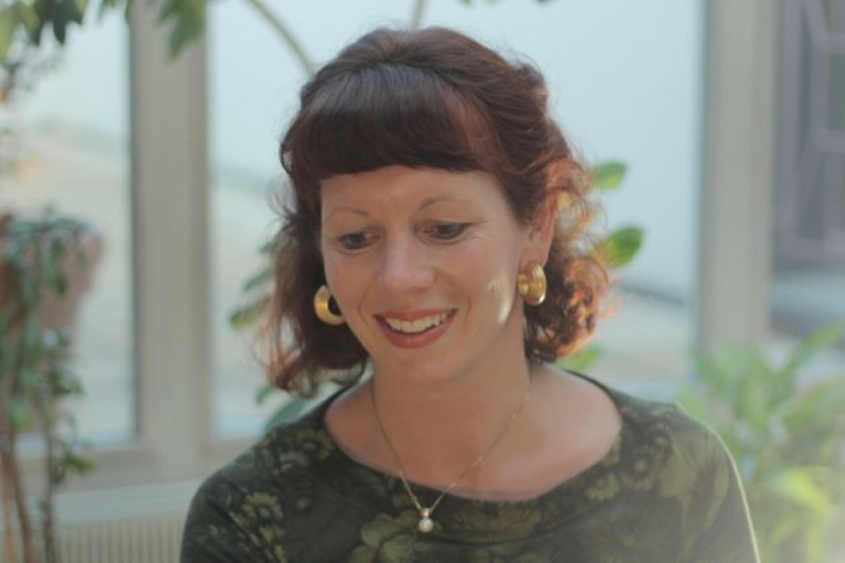 Frausein aus Liebe zur Erde, Stefanie Heinis, Tanz, Ritual, Natur, Herzsingen, Dornach, Arlesheim