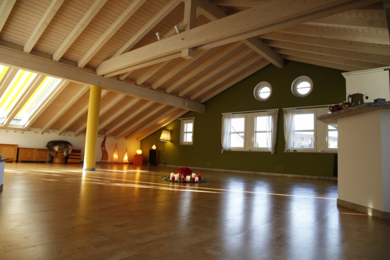 frausein aus liebe zur erde, stefanie heinis, arlesheim, dornach, tanz, natur, meditation, ritual