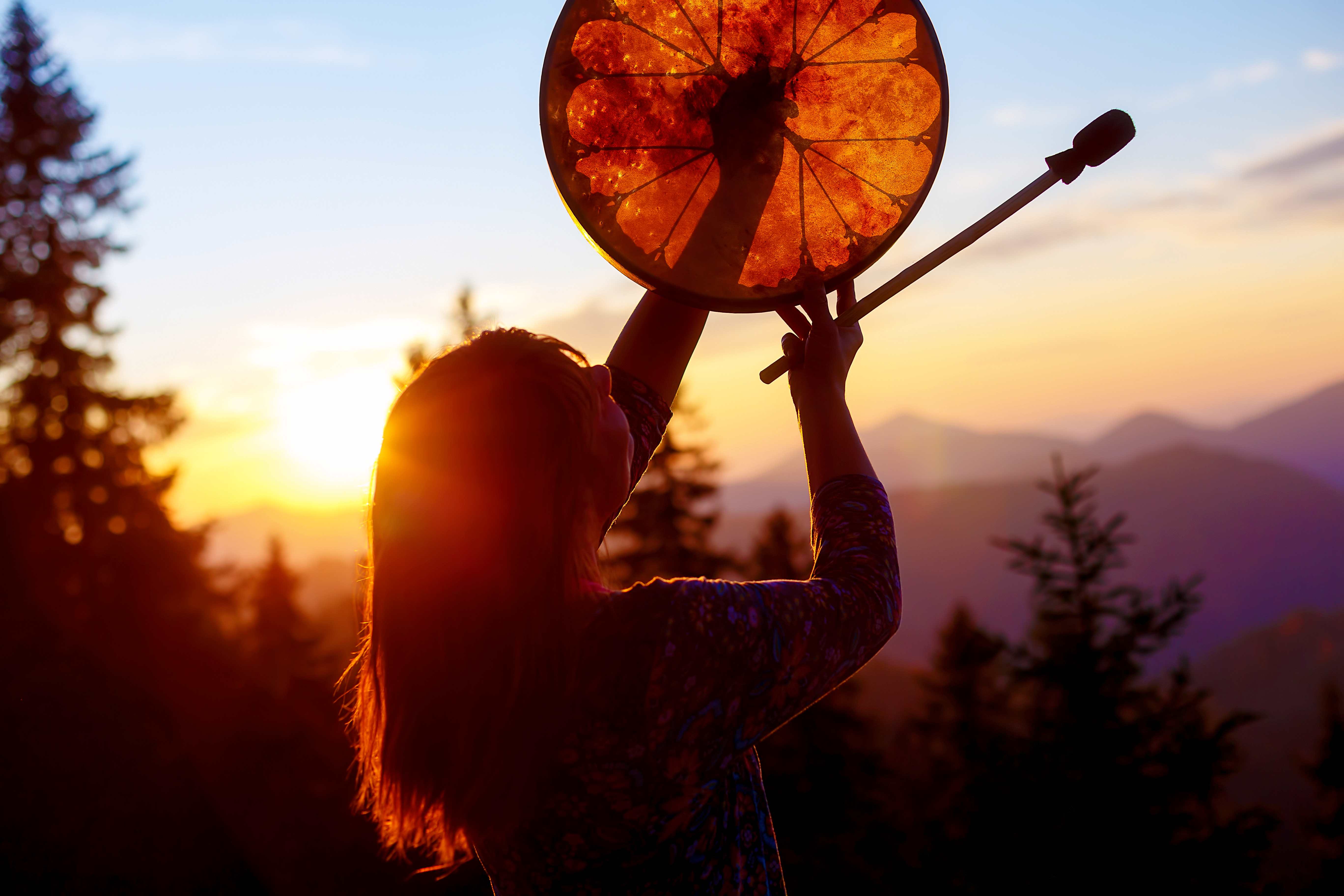 Frausein aus Liebe zur Erde, Stefanie Heinis, Tanz, Ritual, Natur, Herzsingen, Dornach, Arlesheim