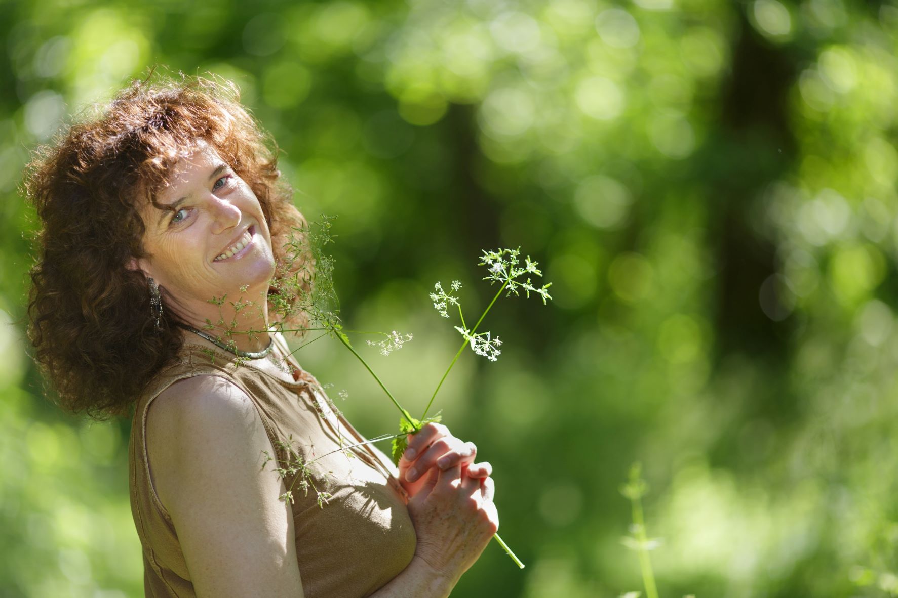 Frausein aus Liebe zur Erde, Stefanie Heinis, Tanz, Ritual, Natur, Herzsingen, Dornach, Arlesheim